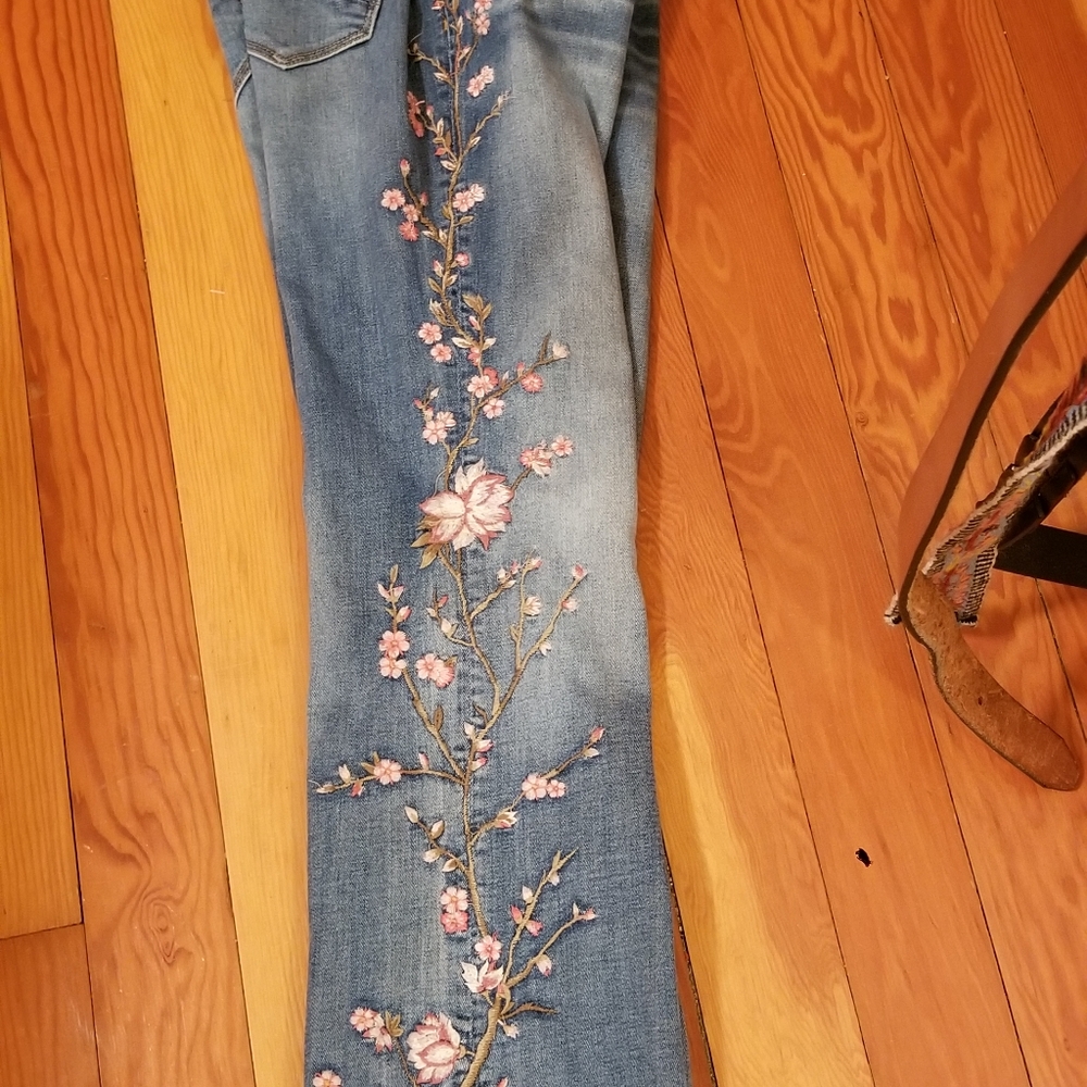 Sundance floral design trim blue jeans EUC